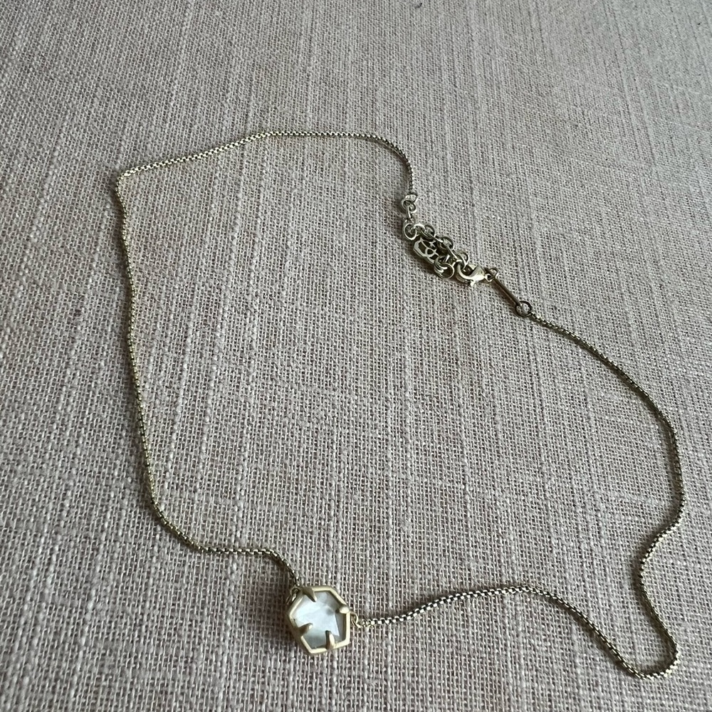 Kendra Scott necklace mother-of-pearl set in gold